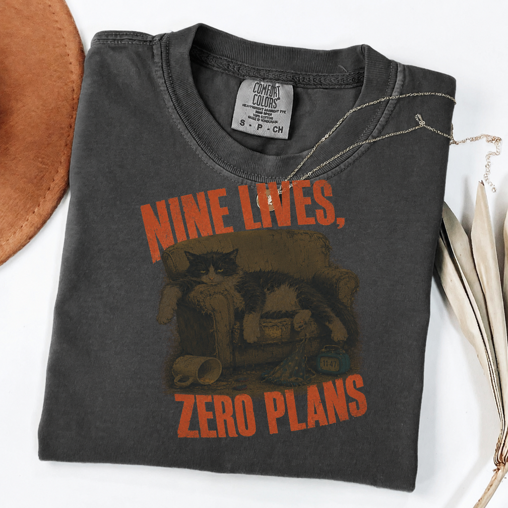 Nine Lives Zero Plans - Funny Vintage Cat Tee