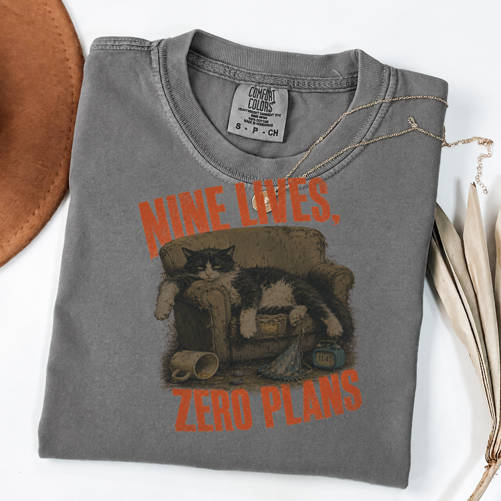 Nine Lives Zero Plans - Funny Vintage Cat Tee