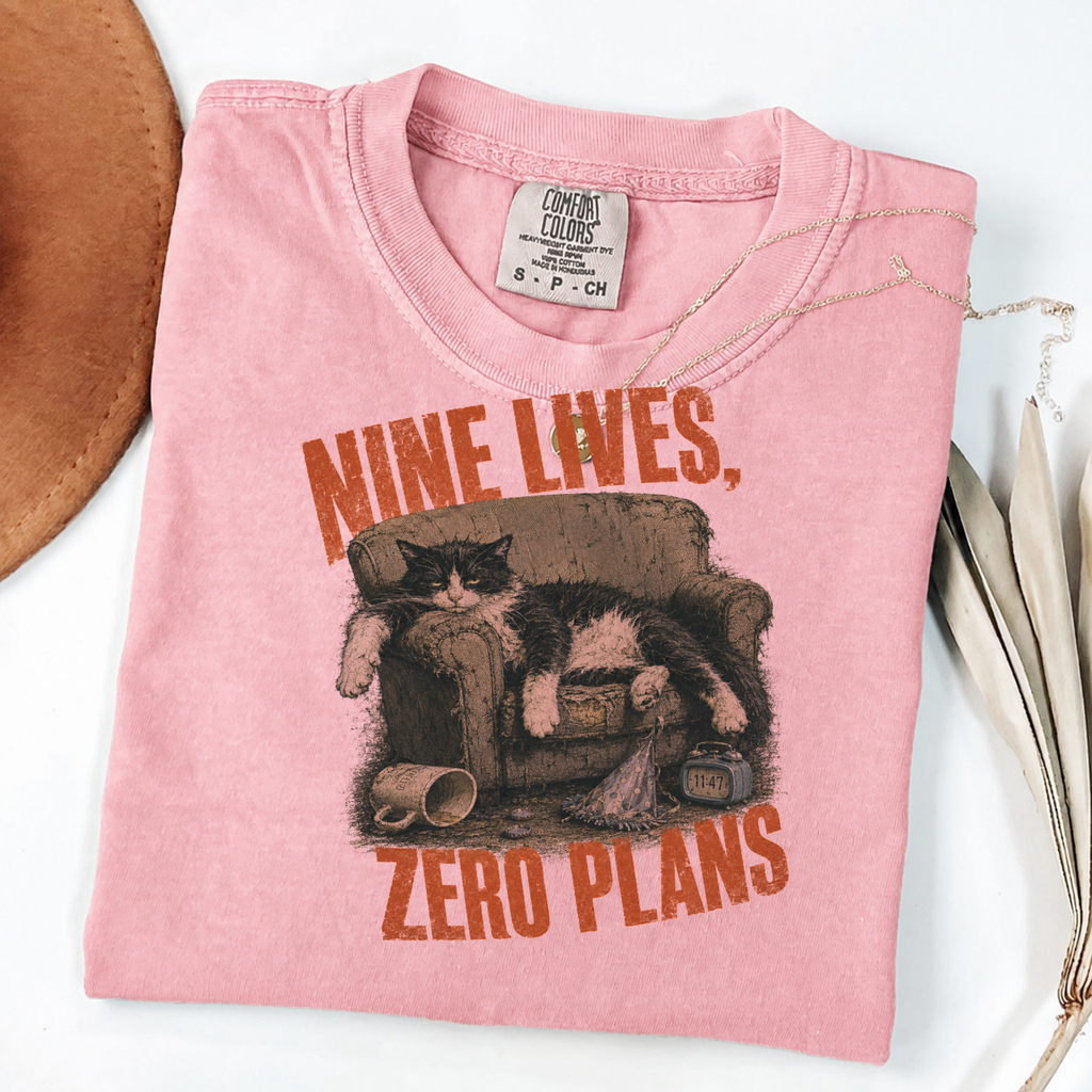 Nine Lives Zero Plans - Funny Vintage Cat Tee