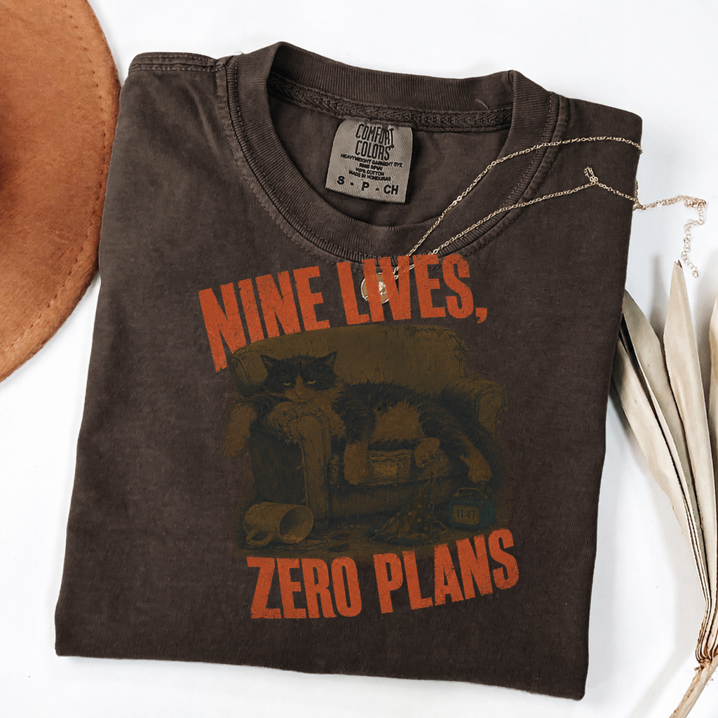 Nine Lives Zero Plans - Funny Vintage Cat Tee